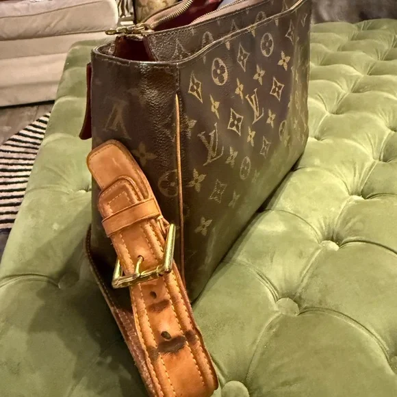 Louis Vuitton Cite Bag - Picture 4 of 8